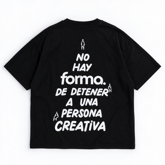 Polera No Hay Forma × @arte.avr, espalda con la frase No hay forma de detener a una persona creativa